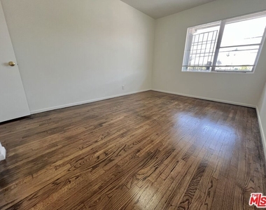 10303 Palms Boulevard - Photo Thumbnail 11