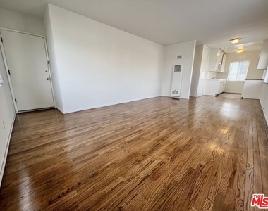 10303 Palms Boulevard - Photo Thumbnail 3