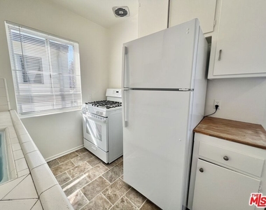 10303 Palms Boulevard - Photo Thumbnail 5