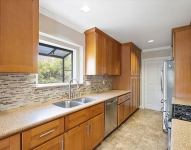 3014 Urban Avenue - Photo Thumbnail 10