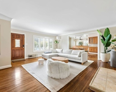3014 Urban Avenue - Photo Thumbnail 2