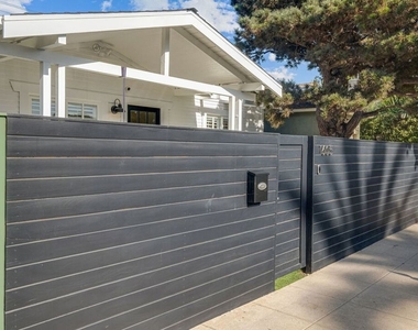 1605 Cabrillo Avenue - Photo Thumbnail 4