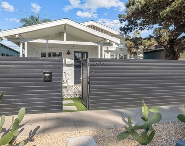 1605 Cabrillo Avenue - Photo Thumbnail 3