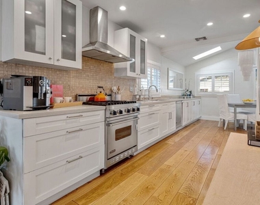 1605 Cabrillo Avenue - Photo Thumbnail 11
