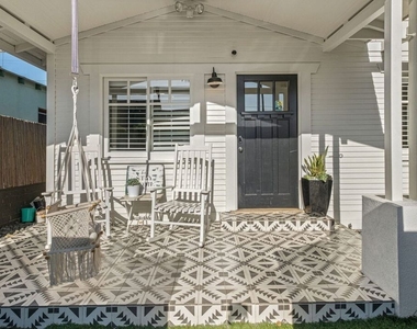 1605 Cabrillo Avenue - Photo Thumbnail 6