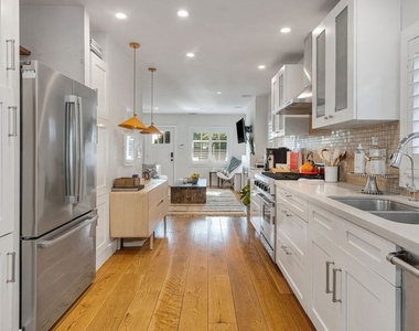 1605 Cabrillo Avenue - Photo Thumbnail 14