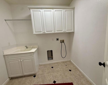 2750 Dove Tail Dr - Photo Thumbnail 29