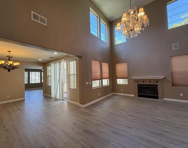2750 Dove Tail Dr - Photo Thumbnail 2