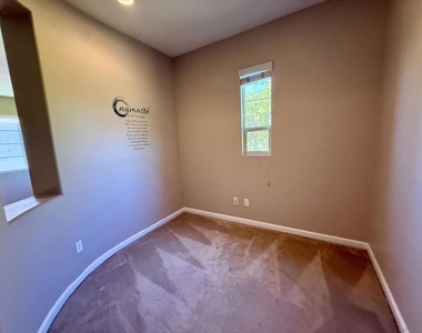 2750 Dove Tail Dr - Photo Thumbnail 16