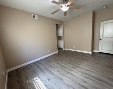 2750 Dove Tail Dr - Photo Thumbnail 32