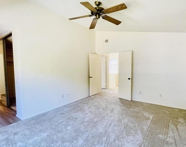 3488 Voyager Circle - Photo Thumbnail 14