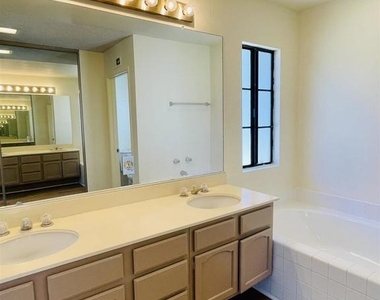 3488 Voyager Circle - Photo Thumbnail 16