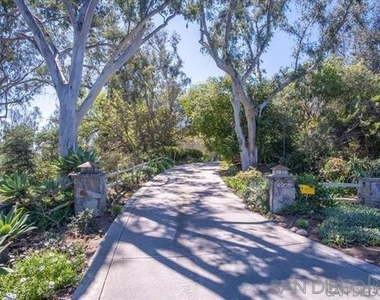 4905 El Arco Iris - Photo Thumbnail 13
