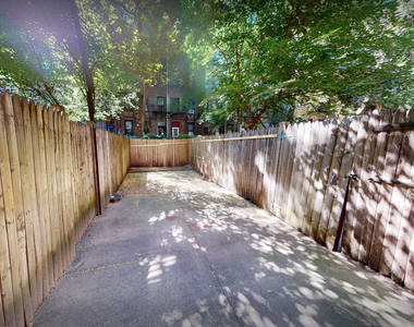 318 East 89th Street - Photo Thumbnail 3