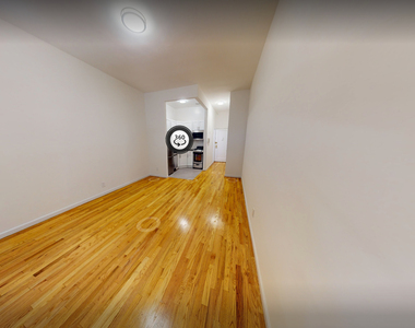 318 East 89th Street - Photo Thumbnail 2