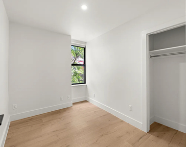 236 West 15th Street - Photo Thumbnail 8