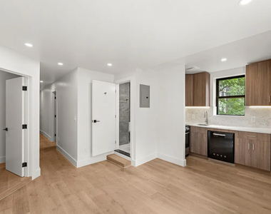 236 West 15th Street - Photo Thumbnail 2