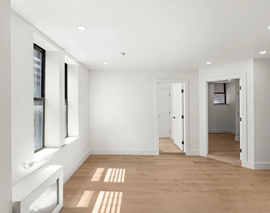 236 West 15th Street - Photo Thumbnail 4