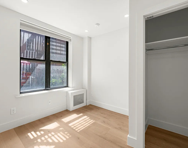 236 West 15th Street - Photo Thumbnail 7