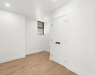 236 West 15th Street - Photo Thumbnail 10