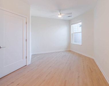 3 Westchester Park Drive - Photo Thumbnail 150