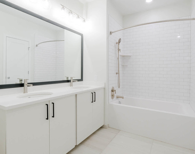3 Westchester Park Drive - Photo Thumbnail 163