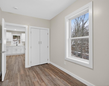 303 Main Street - Photo Thumbnail 7