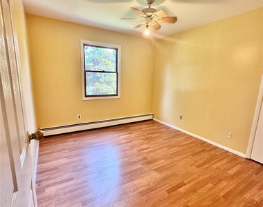 260 Oceanside Street - Photo Thumbnail 9