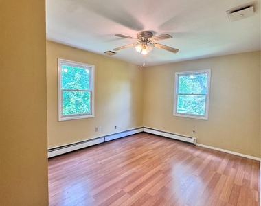 260 Oceanside Street - Photo Thumbnail 8