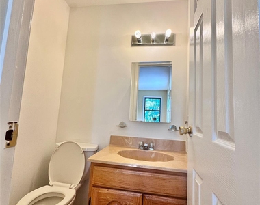 260 Oceanside Street - Photo Thumbnail 6