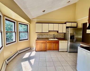 260 Oceanside Street - Photo Thumbnail 2