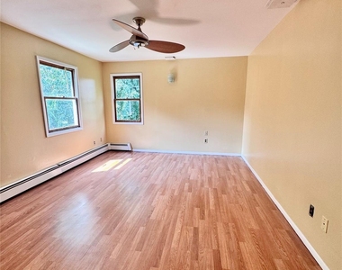 260 Oceanside Street - Photo Thumbnail 5
