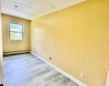 260 Oceanside Street - Photo Thumbnail 3