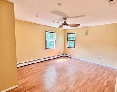 260 Oceanside Street - Photo Thumbnail 4