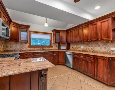 265 Jefferson Street - Photo Thumbnail 4