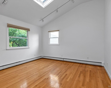 265 Jefferson Street - Photo Thumbnail 9