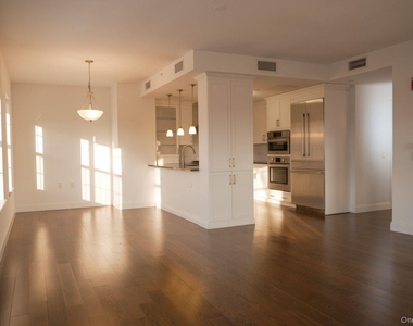 10 Byron Place - Photo Thumbnail 2