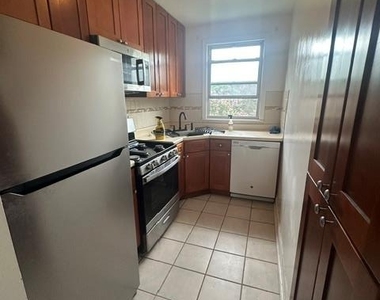 6 Arlington Street Avenue - Photo Thumbnail 1