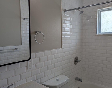 1727 N. Gardiner Drive - Photo Thumbnail 5
