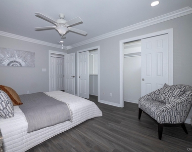 403 East Main Street - Photo Thumbnail 7