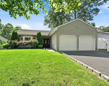 8 Marlan Court - Photo Thumbnail 1