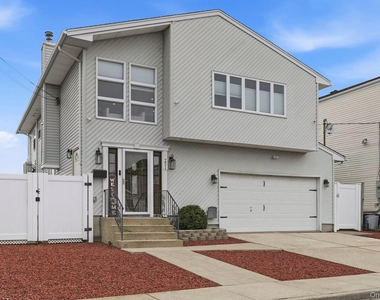 251 Arthur Street - Photo Thumbnail 1