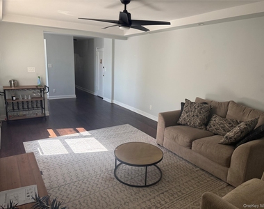 555 Mclean Avenue - Photo Thumbnail 6