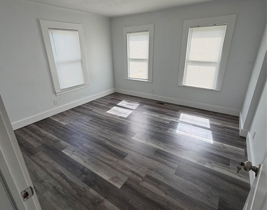 91 River Avenue - Photo Thumbnail 4