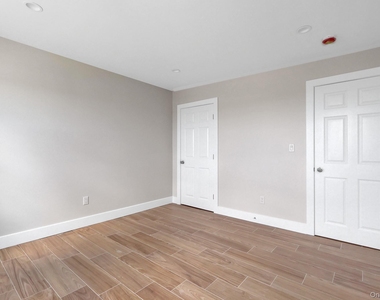 295 Bergen Avenue - Photo Thumbnail 5