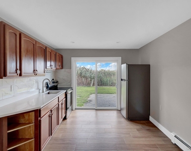 295 Bergen Avenue - Photo Thumbnail 14