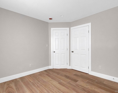 295 Bergen Avenue - Photo Thumbnail 3