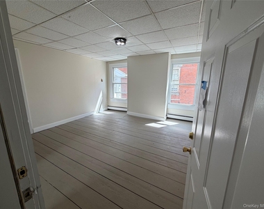 29 Delano Street - Photo Thumbnail 3