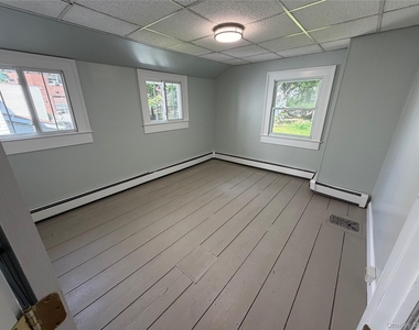 29 Delano Street - Photo Thumbnail 8