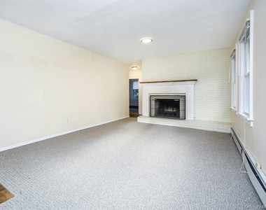 67 Glenlawn Avenue - Photo Thumbnail 7